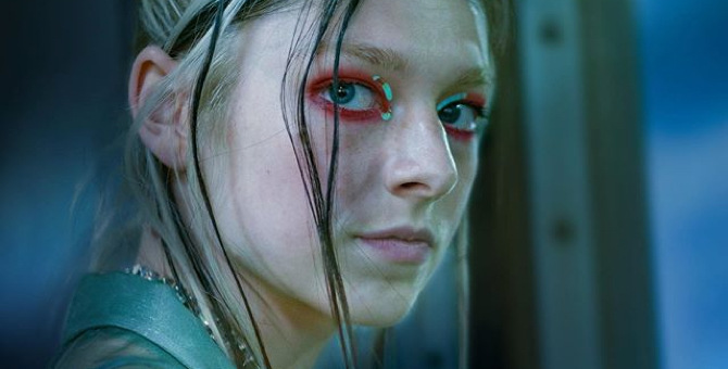 Актриса из «Эйфории» прокомментировала повторения макияжа из сериала на Неделе моды в Нью-Йорке