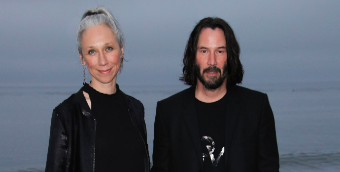 Девушка Киану Ривза Александра Грант выпустила благотворительную коллекцию украшений