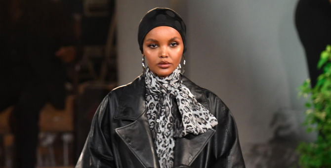 Модель в хиджабе Халима Аден завершает карьеру по религиозным убеждениям