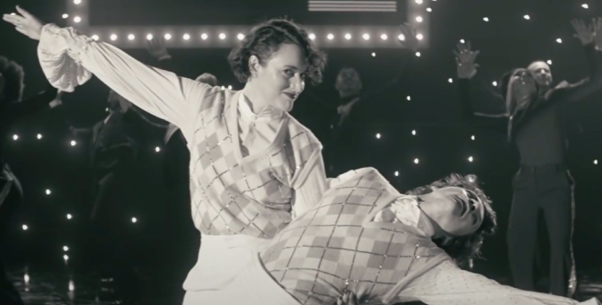 Фиби Уоллер-Бридж снялась в клипе Гарри Стайлза «Treat People With Kindness»