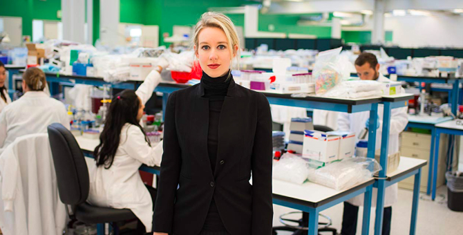 В Кремниевой долине все хотят одеться на Хеллоуин в черные водолазки как Элизабет Холмс