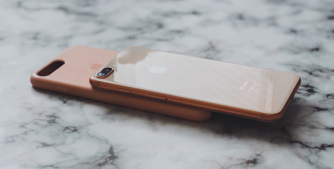 Французские инженеры создали чехол на телефон, который реагирует на щекотку и пощипывания