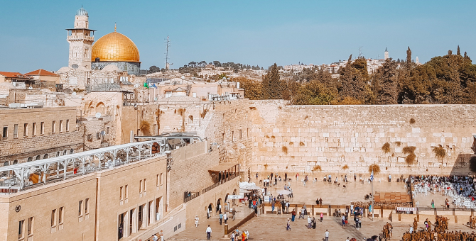 Власти Израиля разрешили гражданам отказаться от ношения масок в помещениях