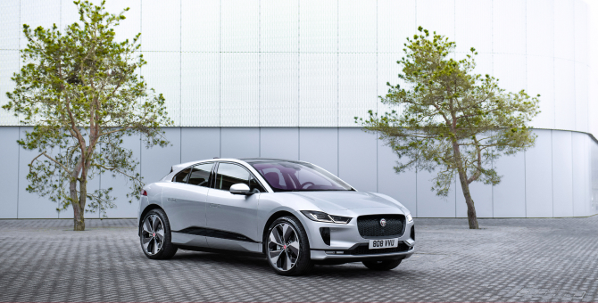 Jaguar представил обновленный полностью электрический кроссовер I-PACE