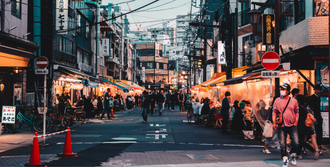 Власти Японии продлили режим чрезвычайной ситуации до конца мая