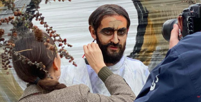 Художница из Красноярска провела пасхальный перформанс с Иисусом Христом — на нее пожаловались в полицию