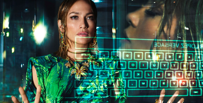 Дженнифер Лопес снялась в новой кампании Versace