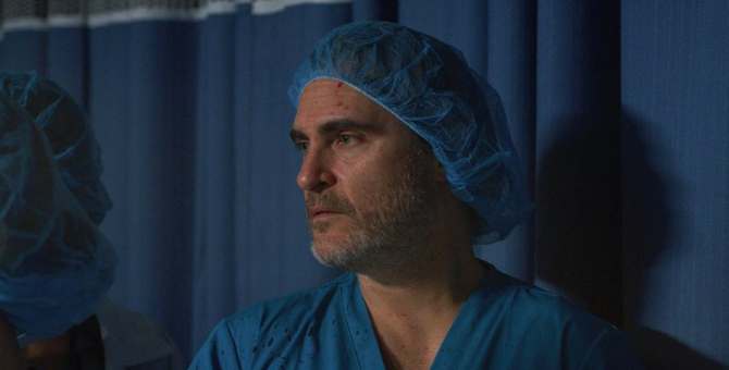 Хоакин Феникс снялся в короткометражке о лесных пожарах