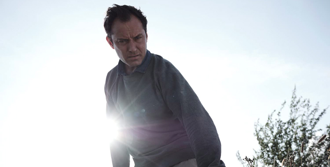 HBO выпустил тизер мини-сериала «Третий день» с Джудом Лоу и Наоми Харрис