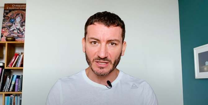 Карен Шаинян выпустил видео об угрозе арестов одиноких отцов с детьми от суррогатных матерей