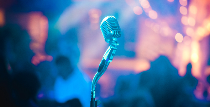 Власти Московской области запретили ночные танцы и караоке