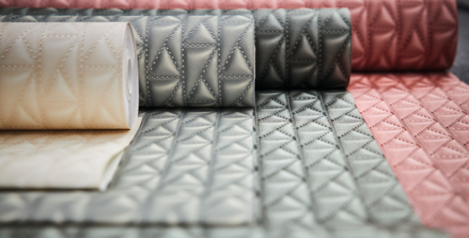 Эскизы Карла Лагерфельда превратили в узоры на обоях