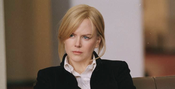 Власти Гонконга позволили Николь Кидман не сидеть на карантине — это возмутило жителей города