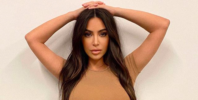 «Это не парик»: парикмахер Ким Кардашьян показал ее новый цвет волос