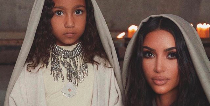 Ким Кардашьян показала фотографии с крещения детей в Армении