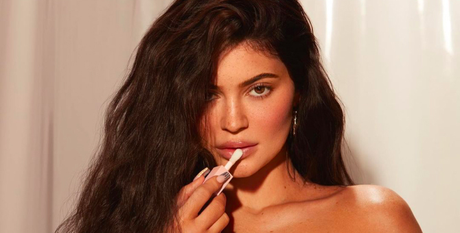 Бренд Кайли Дженнер Kylie Skin можно будет купить в «Золотом яблоке»