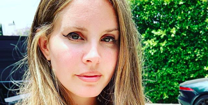 Вышла новая аудиокнига Ланы Дель Рей «Violet Bent Backwards Over the Grass»