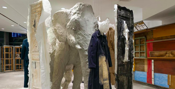 Lemaire и художница Лин Ян сделали инсталляцию для Dover Street Market в Пекине