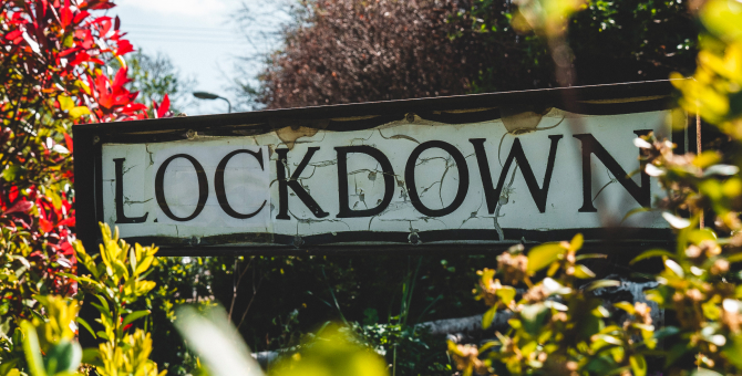 Словом года по версии словаря Collins English Dictionary стал «локдаун»