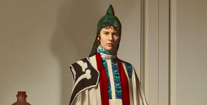 Loewe выпустил коллекцию по мотивам работ британского керамиста Уильяма Де Моргана