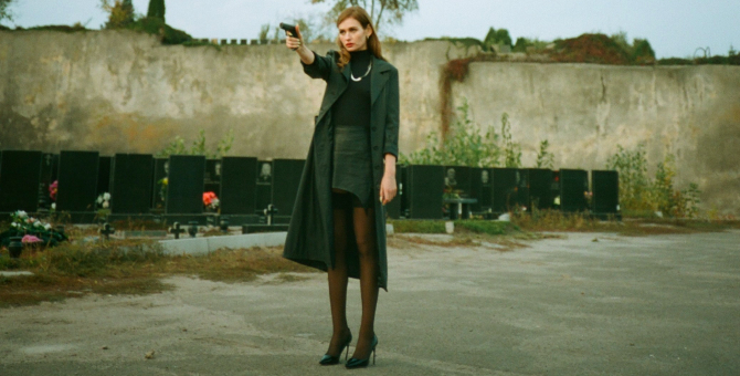 Луна выпустила клип на песню «Золотые лепестки»