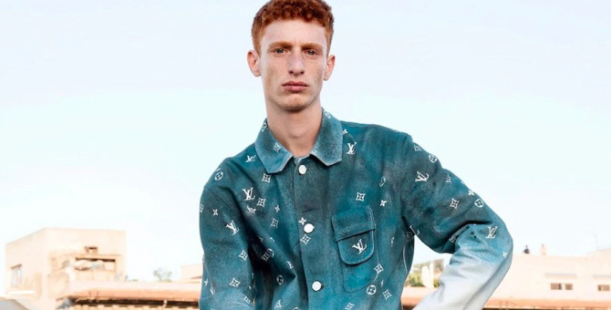 Модели позируют на фоне крыш и моря в новой кампании Louis Vuitton