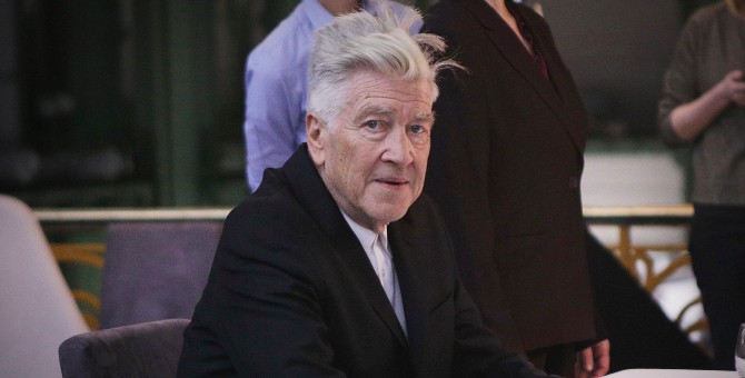 Дэвид Линч запустил курс медитации для врачей, которые борются с коронавирусом