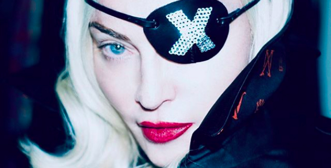 Фанат подал в суд на Мадонну за перенос времени начала концерта