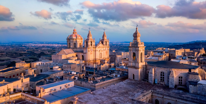 Власти Мальты не станут закрывать въезд для не привитых от COVID-19