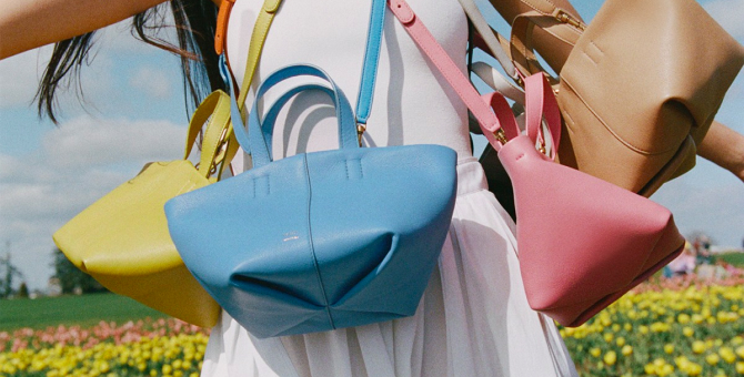 Mansur Gavriel выпустил мини-сумку в форме бутона тюльпана