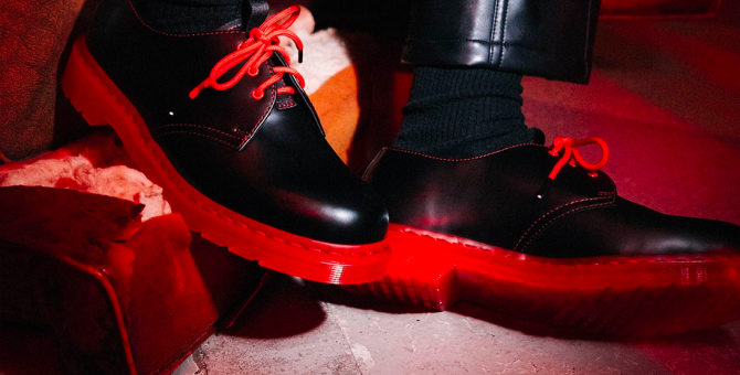 Dr. Martens выпустил ботинки с красной подошвой в коллаборации с маркой Clot