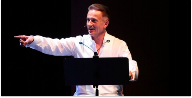 Олег Меньшиков отметит день рождения на сцене Театра Ермоловой вместе с Юлией Пересильд и Данилой Козловским