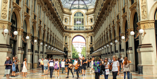 Власти Испании и Италии начали ослаблять карантинные ограничения для некоторых предприятий