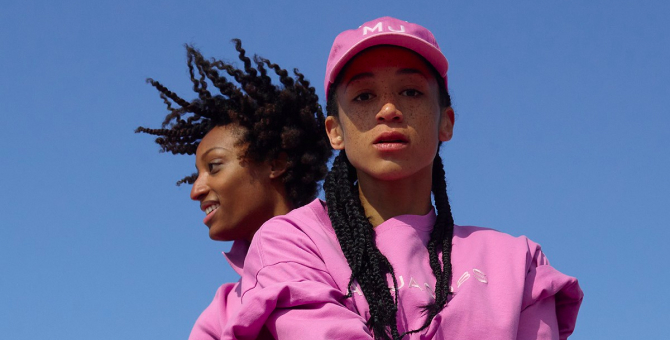 Марк Джейкобс выпустил радужную коллекцию одежды для отдыха