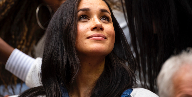 Меган Маркл появилась на U.S. Open с украшением, посвященным мужу Гарри и сыну Арчи