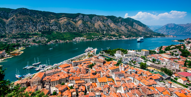 Покидающие Черногорию туристы смогут бесплатно сделать тест на COVID-19