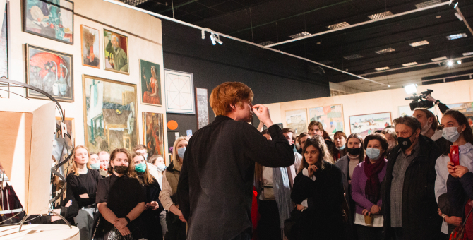 Актеры театра «Практика» и «Мастерской Брусникина» прочтут стихи Маяковского и Хлебникова в Музее Москвы