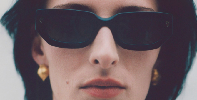 Бренд Nanushka выпустил дебютную коллекцию солнцезащитных очков