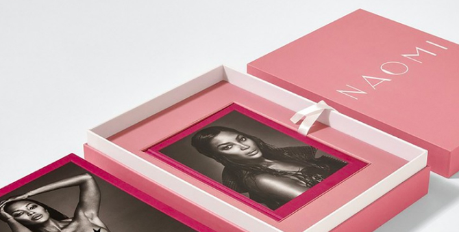 Taschen выпустило новую версию книги с модельным портфолио Наоми Кэмпбелл