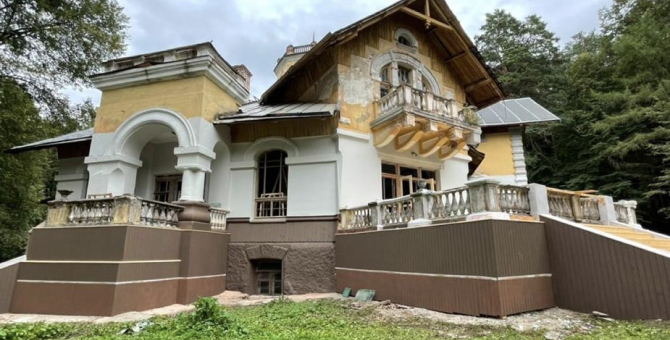 Активистов возмутил ремонт здания в Обнинске, где пройдут съемки сериала Netflix по «Анне Карениной»