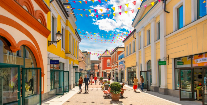 «Outlet Village Белая Дача» и «Outlet Village Пулково» проведут распродажу со скидками до 80% в «черную пятницу»