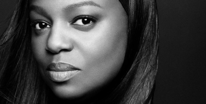 Визажист Пэт Макграт стала Дамой-командором ордена Британской империи