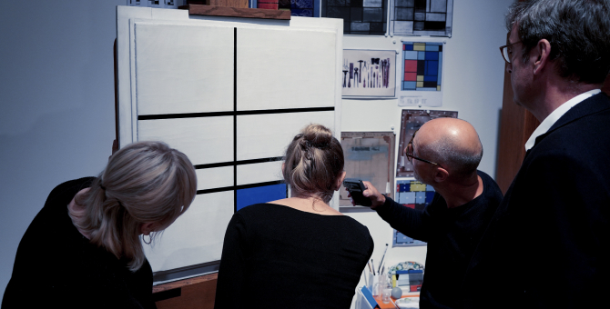 La Prairie помог Фонду Бейелер отреставрировать картины Пита Мондриана