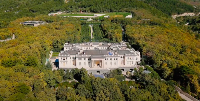 Фильм ФБК о «дворце Путина» обошел по популярности видео «Он вам не Димон»