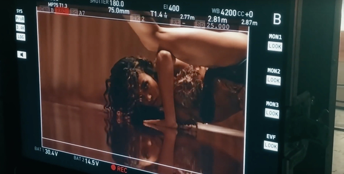 FKA Twigs показала репетиции танца на пилоне для видео «Cellophane»