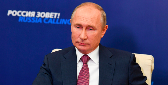 Владимир Путин сказал, что относится к нетрадиционным бракам «с осторожностью, но и пониманием»