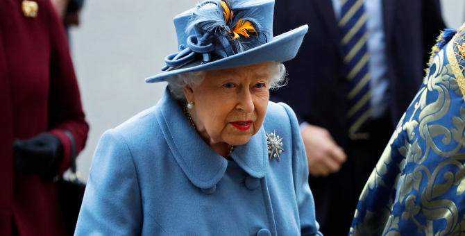 Елизавета II сделает прививку против COVID-19 в порядке общей очереди