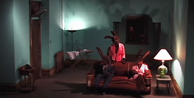 Дэвид Линч выложил на своем ютьюб-канале короткометражный фильм «Кролики»