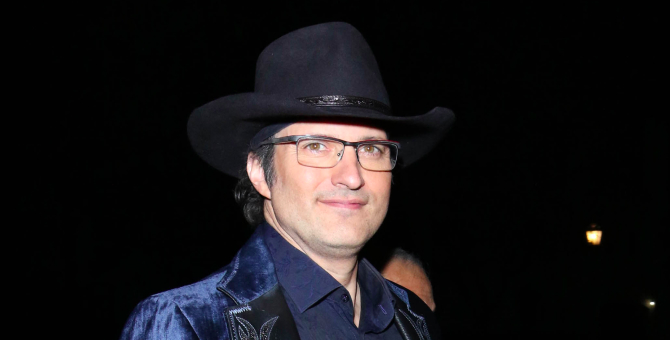 Роберт Родригес спродюсирует сериал о девушке-Зорро