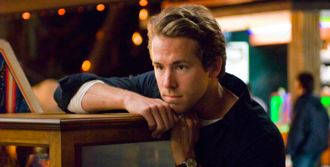 Райан Рейнольдс работает над новой комедией вместе со сценаристом фильмов Тима Бертона